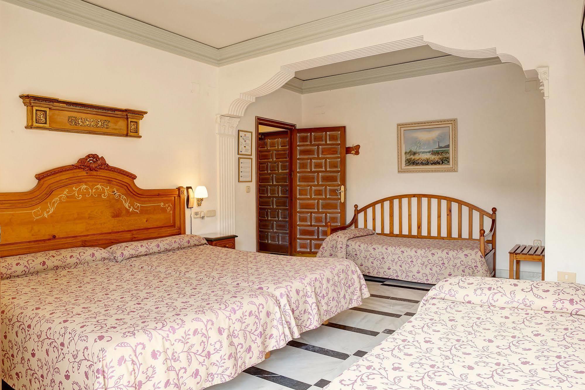 Rosa Hotel 3*